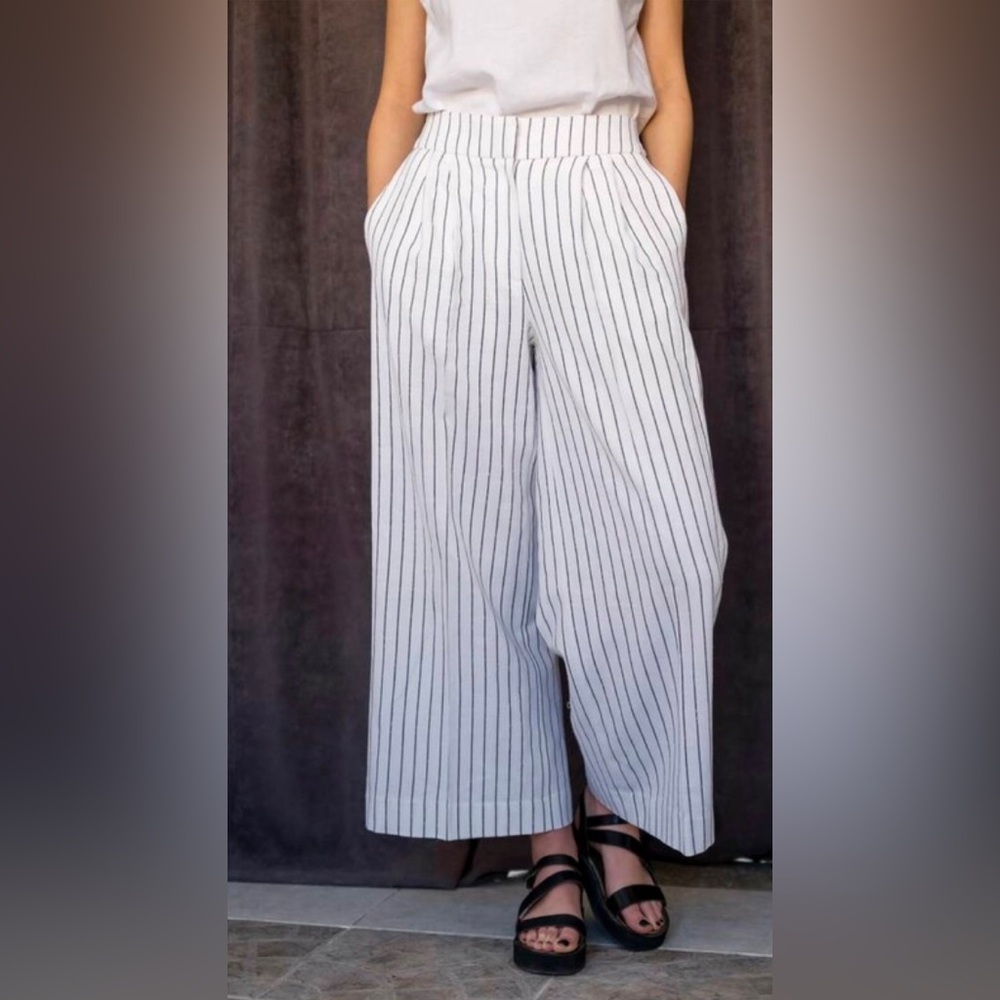 Ann Taylor | white wide leg high-rise pants with black stripes
